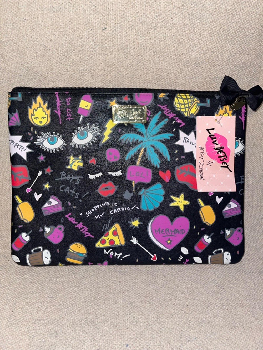 Betsey Johnson iPad / tablet zippered padded case - 12x9 - Multi Luv - NEW